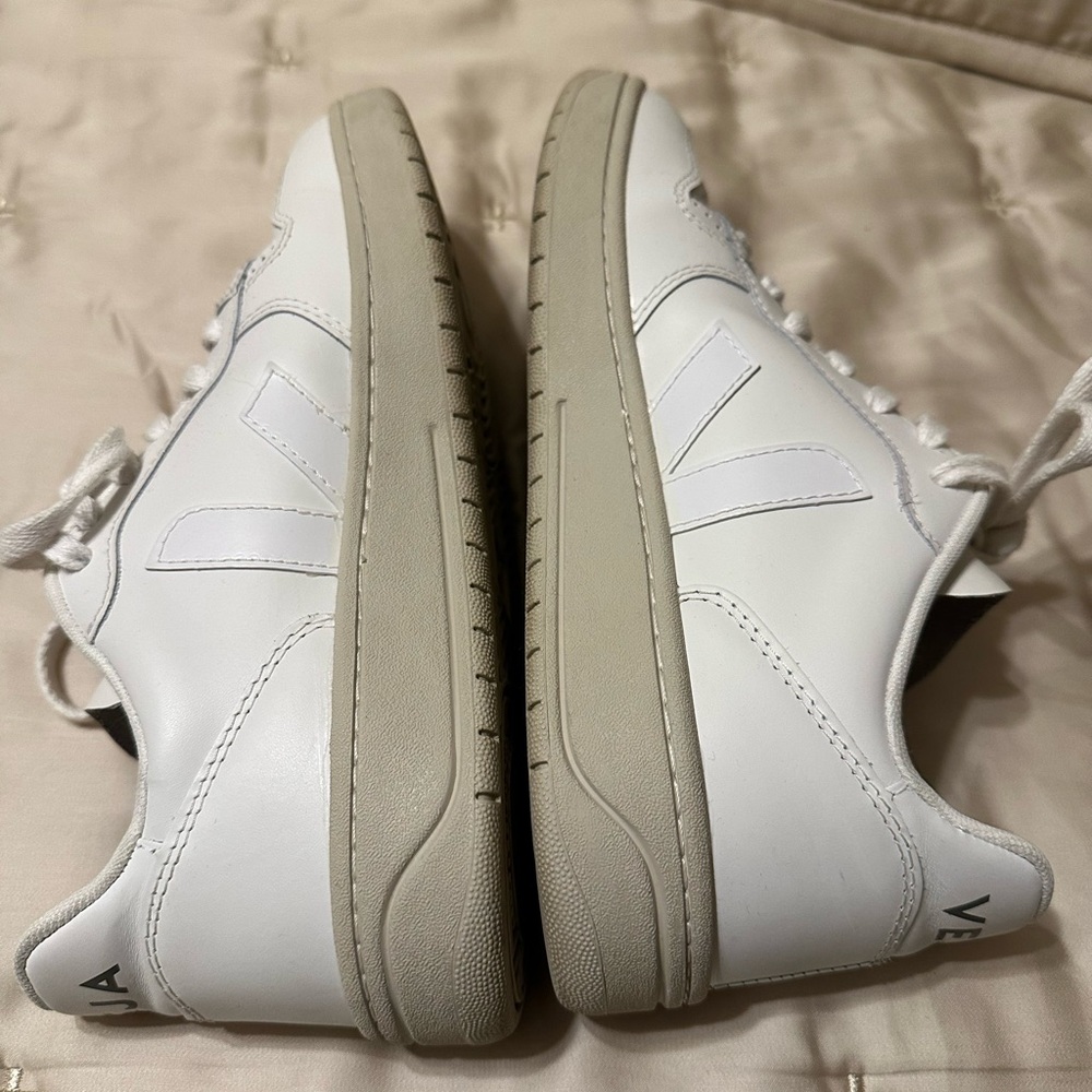 Veja V-10 Sneakers Women’s 9 Euro 40 White EUC - Picture 9 of 14